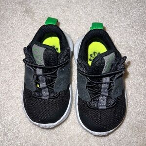 Nike Black and White Sneakers Lightweight Athletic Design